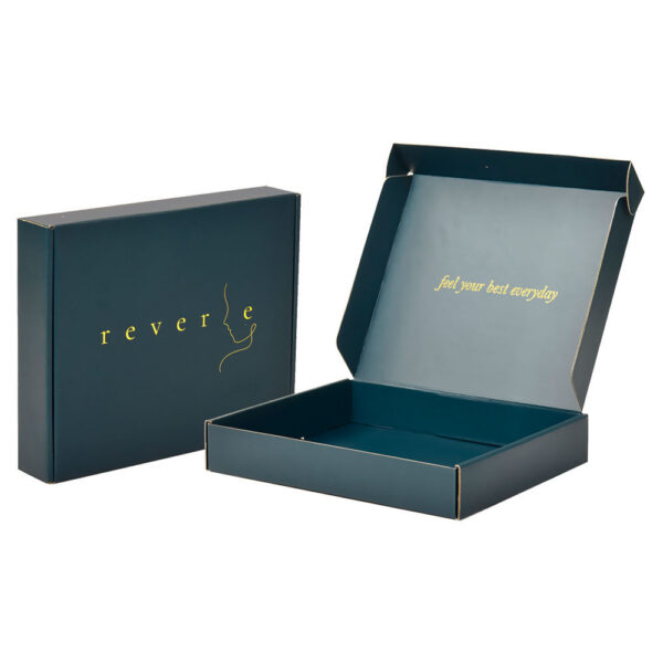Luxury Apparel Mailer Packaging Box with Gold Foil Logo Luxury Apparel Mailer Packaging Box with Gold Foil Logo